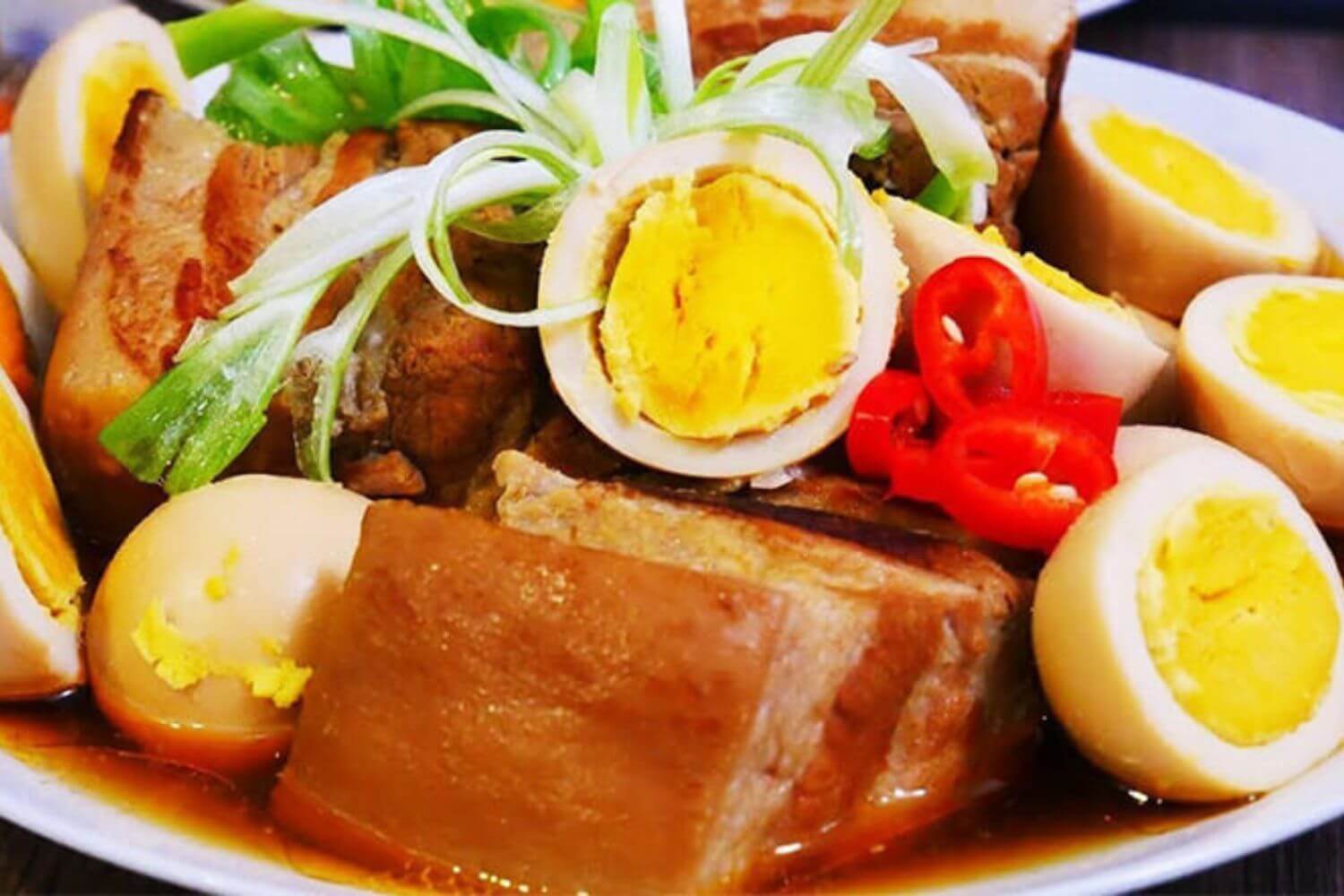 Trứng gà kho thịt