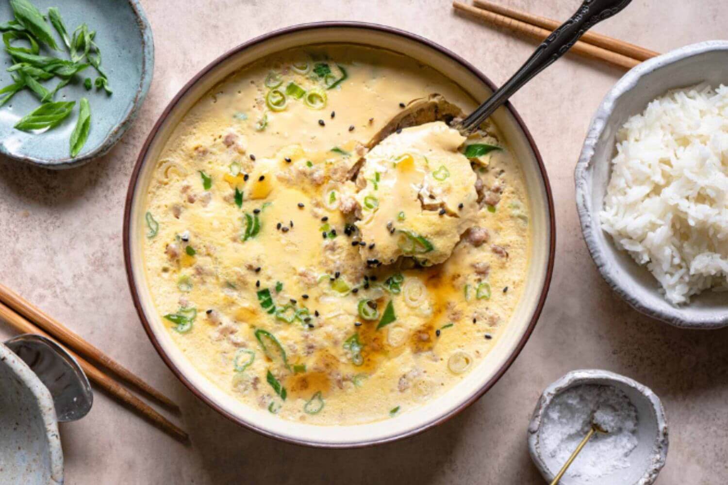 Trứng gà hấp thịt