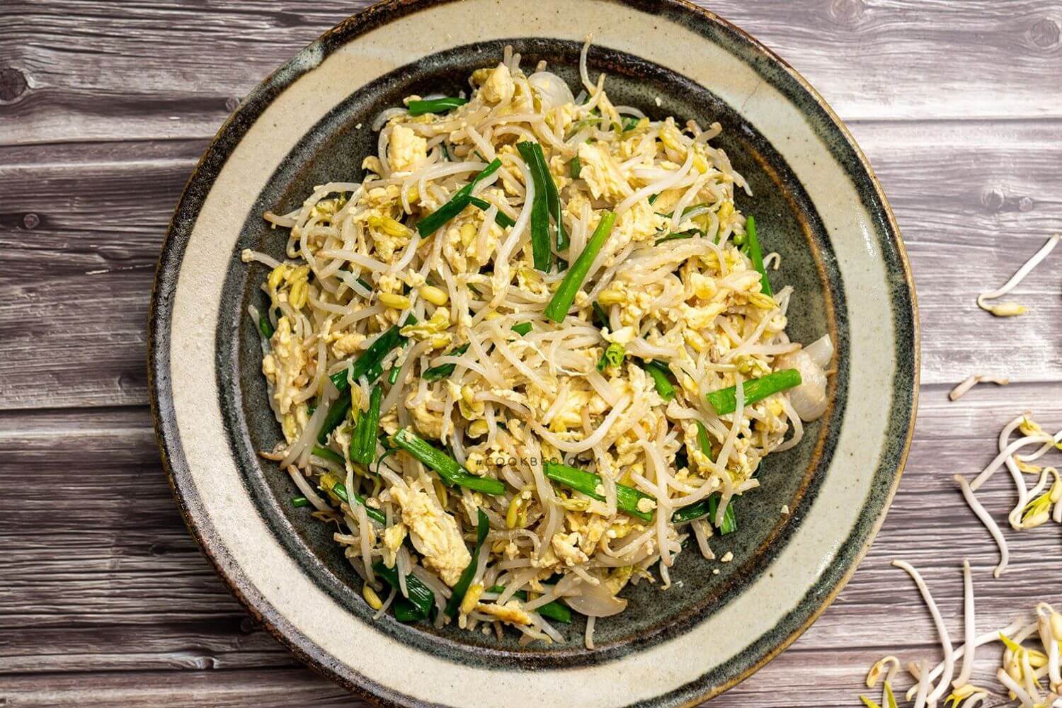 Trứng gà xào giá đỗ