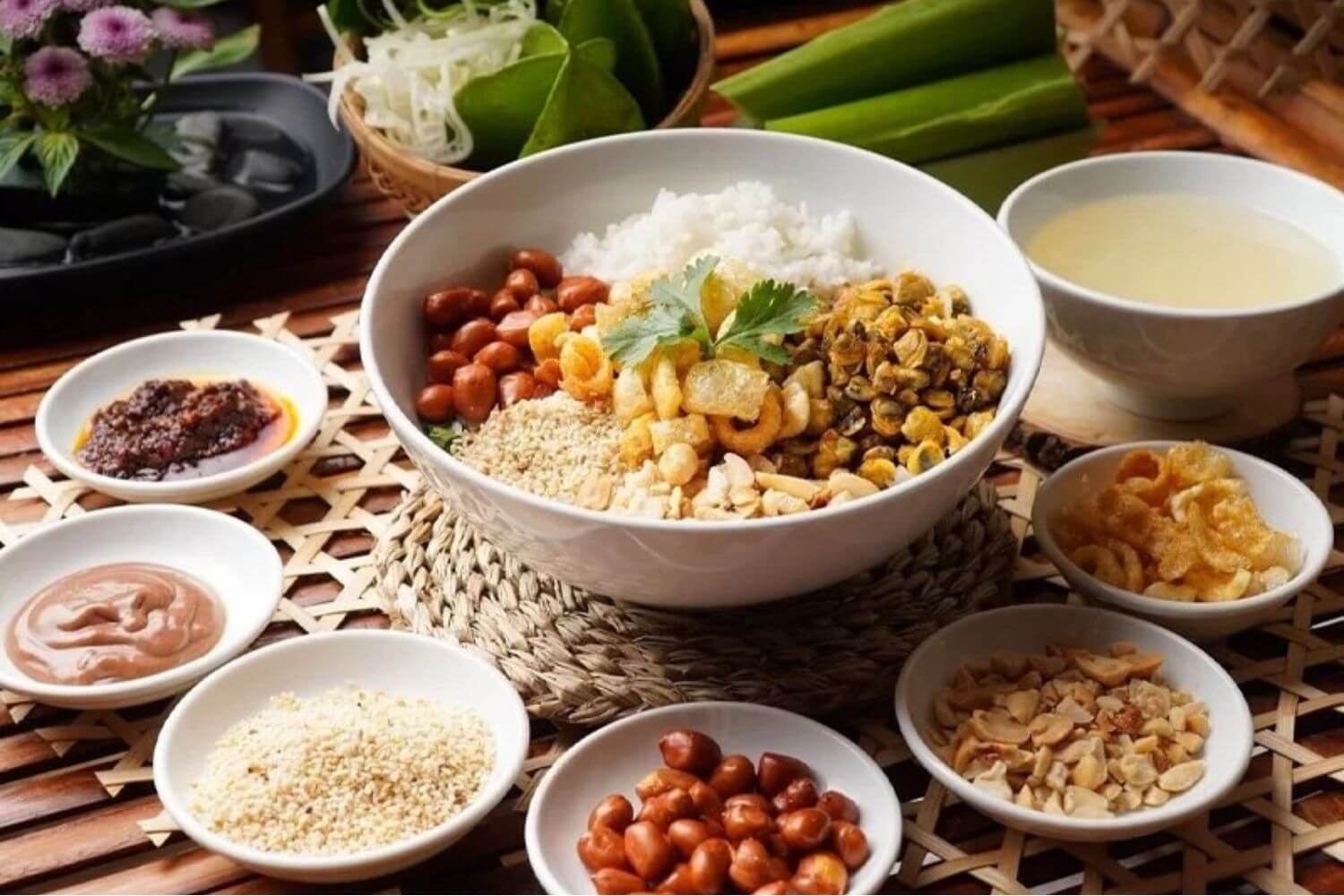 Read more about the article 10 Món Ăn Huế Ngon Rẻ Không Thể Bỏ Lỡ Khi Ghé Thăm Cố Đô